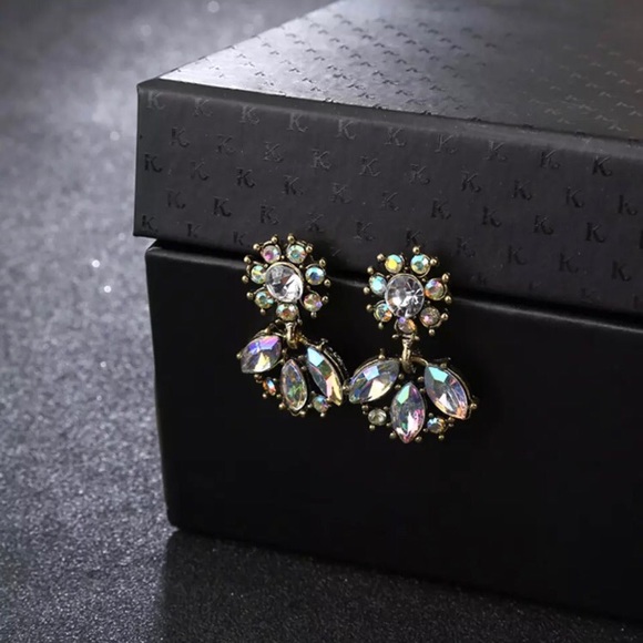 NEW!💙💎VINTAGE RHINESTONE EARRINGS!💎💙GOLD LOOK! - Picture 5 of 8